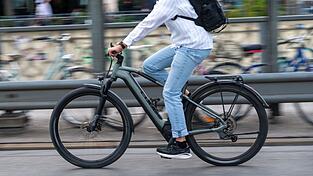 E-Bikes kommen immer h&auml;ufiger zum Einsatz. (Archivbild)