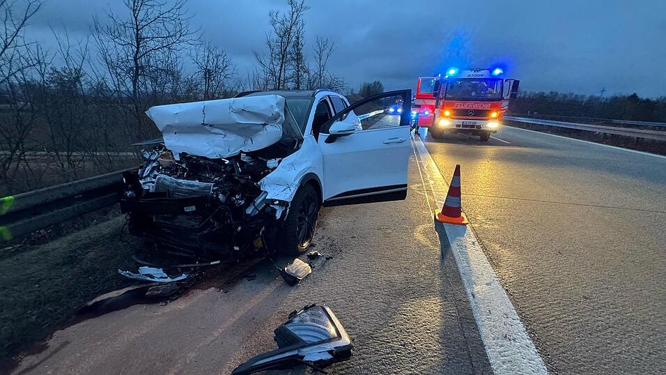 Bei dem Unfall wurden mehrere Personen schwer verletzt.