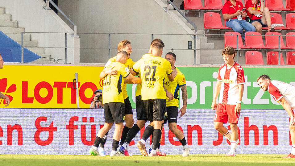 Extrem bitter endet der Heimauftakt f&uuml;r den SSV Jahn Regensburg: In der f&uuml;nften Minute der Nachspielzeit trifft der1. FC Saarbr&uuml;cken zum gl&uuml;cklichen 1:0-Sieg.