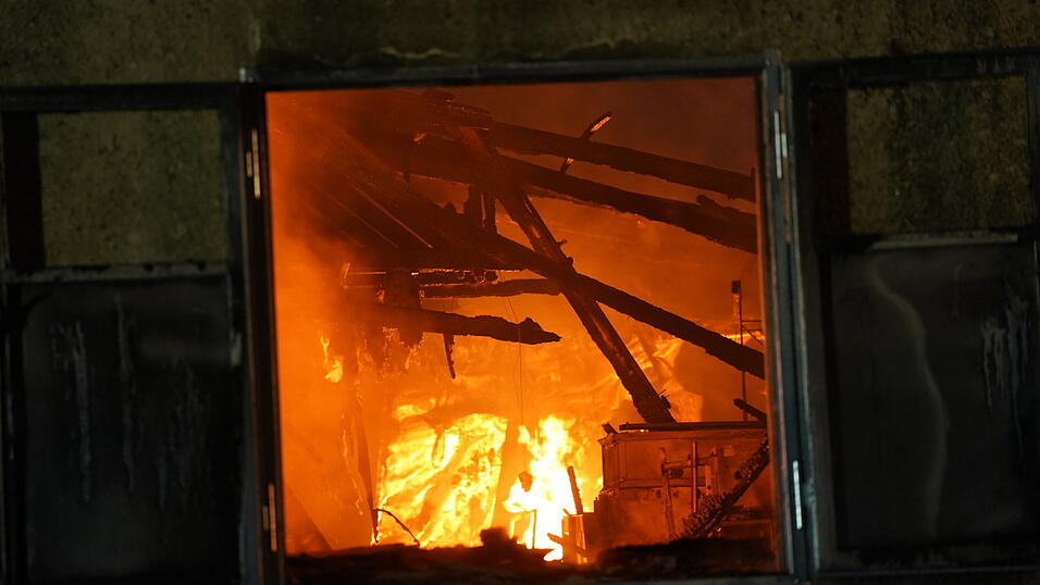 Das Feuer brach wohl in einem leerstehenden Teil der Anlage aus. 