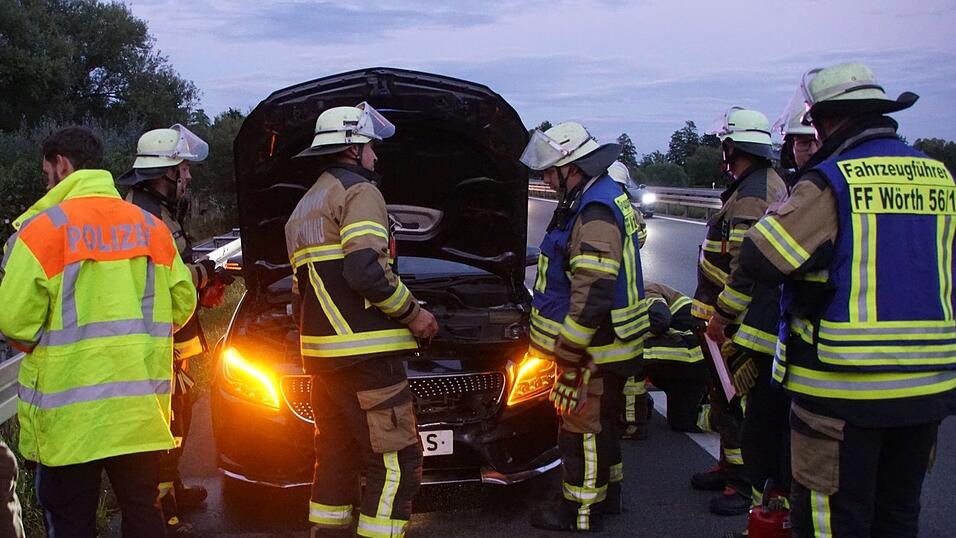 Die Unfallbeteiligten wurden laut ersten Erkenntnissen nicht schwerer verletzt.