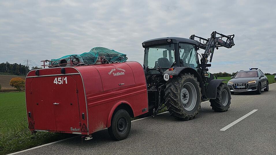 Ein Abschlepper barg die nicht mehr fahrbereiten Autos. 