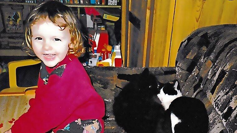 Beweisfotos gibt es einige aus den 1990er-Jahren: Die junge Marina Tackovic und Stupsi (r.) Beweisfotos gibt es einige aus den 1990er-Jahren: Die junge Marina Tackovic und Stupsi (r.)