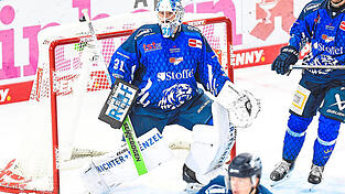 Jakub Skarek ist am Sonntagnachmittag der Turm in der Schlacht auf Seiten der Straubing Tigers, die mit einem 3:2-Sieg über Wolfsburg vor über 5.200 Fans im Eisstadion am Pulverturm die Maximalausbeute von sechs Zählern aus dem DEL-Wochenende mitnehmen. Jakub Skarek ist am Sonntagnachmittag der Turm in der Schlacht auf Seiten der Straubing Tigers, die mit einem 3:2-Sieg über Wolfsburg vor über 5.200 Fans im Eisstadion am Pulverturm die Maximalausbeute von sechs Zählern aus dem DEL-Wochenende mitnehmen.