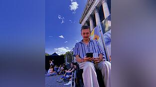 Sogar auf ein Open Air am Münchner Königsplatz schafft es Matthias Keck an dem freien Wochenende zwischen Unfallklinik und Rehazentrum.