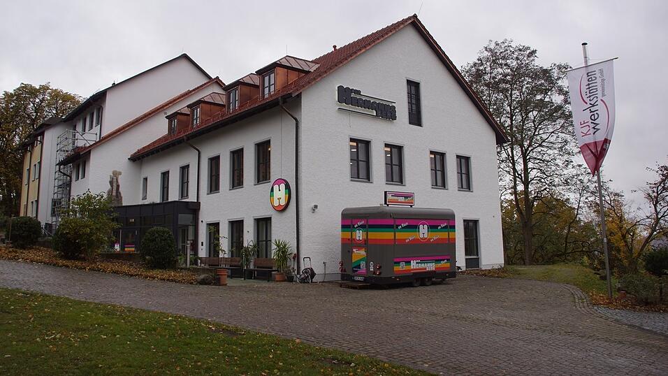 Aus dem Haus Hermannsberg, das in die Jahre gekommen war, ist ein saniertes und hochmodernes Veranstaltungs- und Tagungshotel geworden. Menschen mit und ohne Behinderung arbeiten dort zusammen.