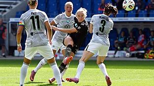 Der Klassiker des deutschen Frauenfußballs: Bayern München gegen den VfL Wolfsburg - hier beim Supercup-Finale im August.