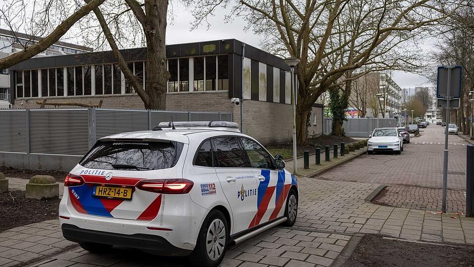 Die Niederlande reagieren emp&ouml;rt auf den Anschlag auf eine j&uuml;dische Schule in Amsterdam.