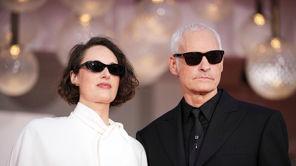 Martin McDonagh ist nicht zum ersten Mal mit einem Film in Venedig - hier mit seiner Partnerin Phoebe Waller-Bridge auf dem roten Teppich. (Archivbild)