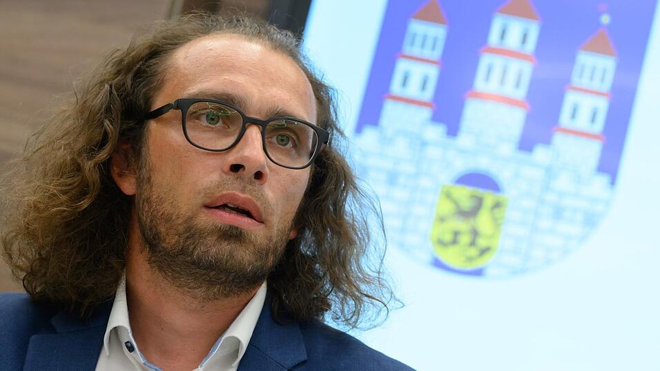 Führt vorübergehend die Amtsgeschäfte des Oberbürgermeisters: Bürgermeister Martin Seltmann (parteilos). Führt vorübergehend die Amtsgeschäfte des Oberbürgermeisters: Bürgermeister Martin Seltmann (parteilos).