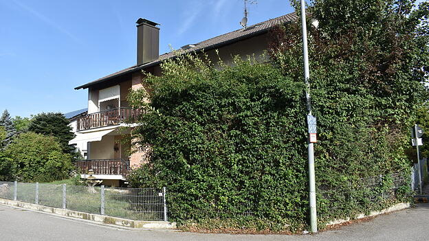 Ein Arbeiterwohnheim in einem Zweifamilienhaus mitten in der Siedlung. Das vermuten die Nachbarn in der Zellerstra&szlig;e.