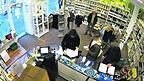 Durchsuchung im Laden in der Theaterstraße: Die Beamten beschlagnahmten Tee und Dolden, die Hanfbestandteile enthalten.