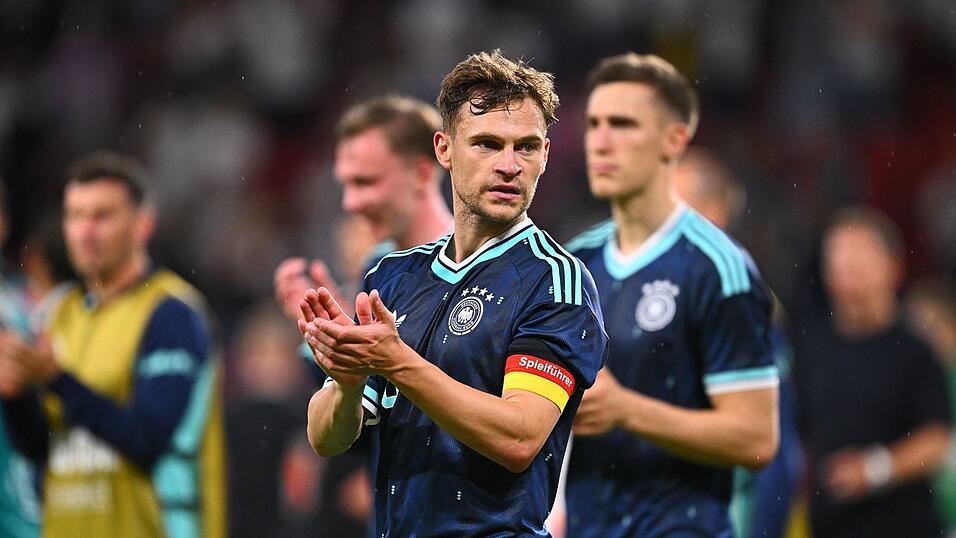 Joshua Kimmich applaudiert nach dem Testsieg gegen Finnland. (Archivbild)