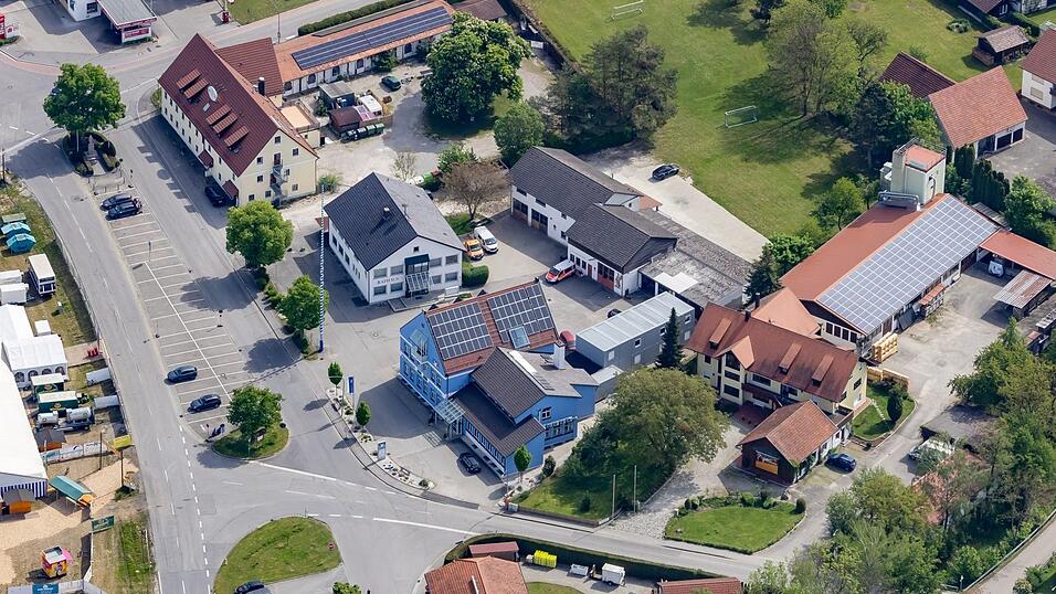 Die Viechter Ortsmitte steht vor Ver&auml;nderungen: Das Rathaus soll ins alte Bankgeb&auml;ude ziehen, wenn der Neubau der Bank fertig ist.