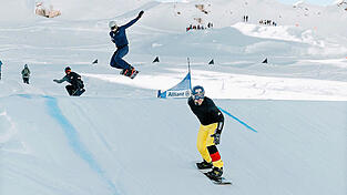 Vorfreude auf die neue Saison: Martin Nörl (vorne) geht fokussiert und mit einem klaren Ziel in die Rennen. Die dritte Teilnahme an den Olympischen Spielen 2026 in Mailand und Cortina soll es sein.