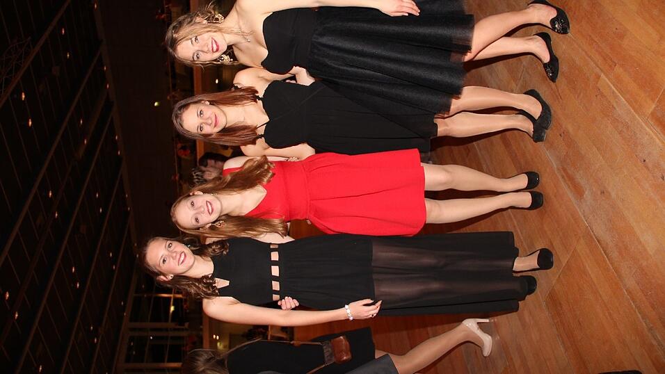 Die Bilder vom Abschlussball der Tanzschule Seidel in der Fraunhofer-Halle am 28. November. Die Bilder vom Abschlussball der Tanzschule Seidel in der Fraunhofer-Halle am 28. November.