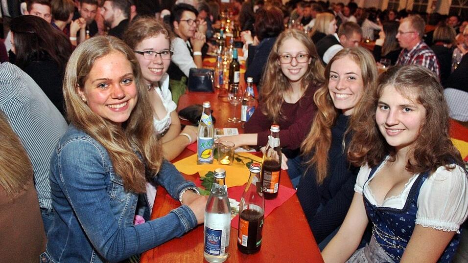 Die besten Bilder vom Wein- und Wei&szlig;bierfest des Burschenvereins Arth und der M&auml;dchengruppe.