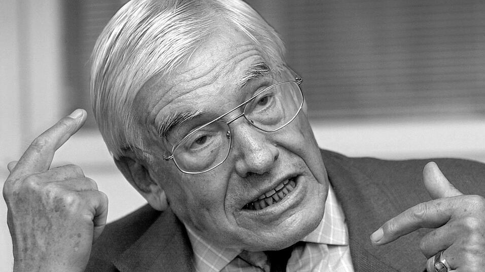 Christian Schwarz-Schilling trieb als Bundespostminister in den 80er Jahren die Breitbandverkabelung und die Entwicklung des Privatfernsehens voran. (Archivbild)