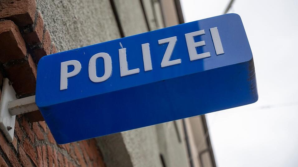 Die Beamten leiteten ein Strafverfahren gegen den 41-j&auml;hrigen Fahrgast ein. (Symbolbild)