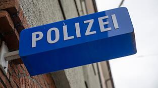 Die Beamten leiteten ein Strafverfahren gegen den 41-j&auml;hrigen Fahrgast ein. (Symbolbild)