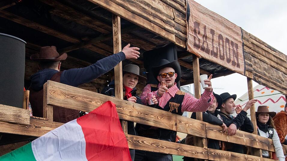 Ausgelassene Stimmung herrschte beim Faschingsumzug in Hofkirchen.