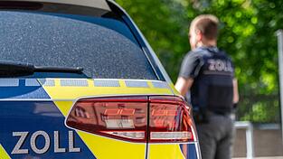 Mit Hunderten Einsatzkräften gab es eine Großaktion von Polizei und Zoll. (Symbolbild) Mit Hunderten Einsatzkräften gab es eine Großaktion von Polizei und Zoll. (Symbolbild)