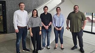L&ouml;sungen aus dem H&ouml;rsaal f&uuml;r die Region: (v. r.) Johannes Vogel und Franziska Bauer sind begeistert von der Kooperation mit Florian H&ouml;pf, Elena Geiger und Andreas Weber. (THD).