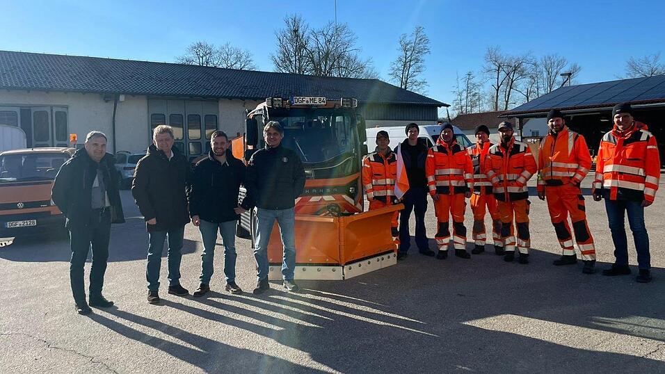 F&uuml;r den Fuhrpark des Bauhofes hat der Markt Eichendorf ein neues Fahrzeug angeschafft.