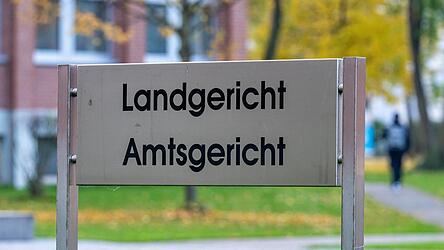 Vor dem Landgericht in Landshut wurde die Tat, die der Angeklagten zur Last gelegt wird, noch einmal aufgerollt.