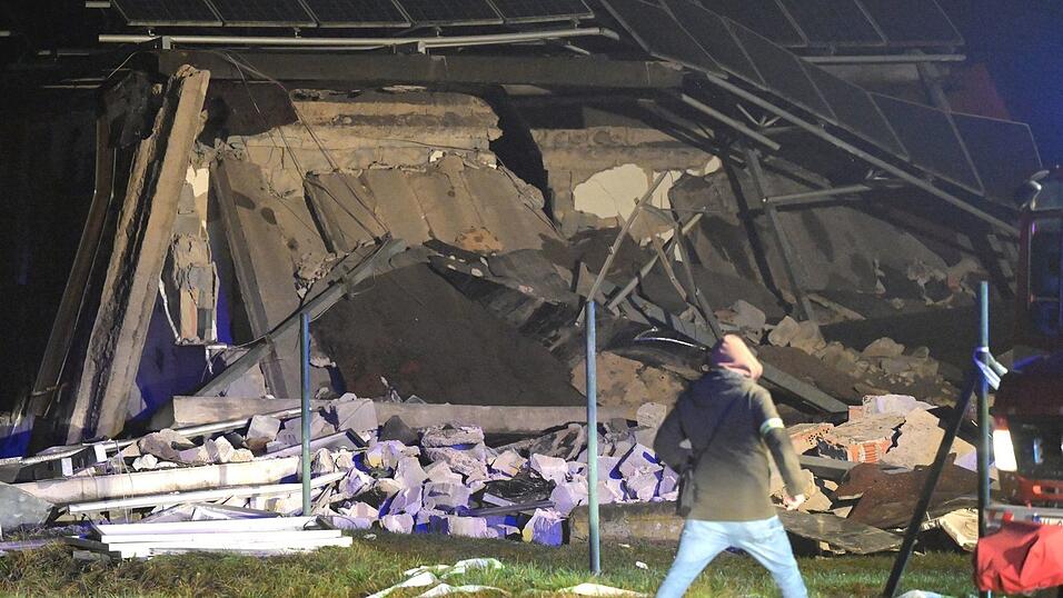 Drei M&auml;nner kamen beim Einsturz eines Daches in der Ostslowakei ums Leben.