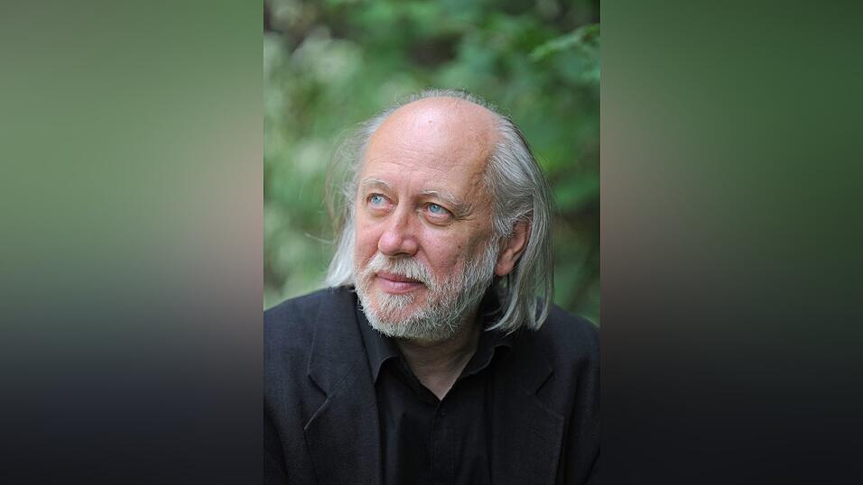 Der ungarische Literaturnobelpreisträger László Krasznahorkai spricht bei der Eröffnungskonferenz (Archivbild).