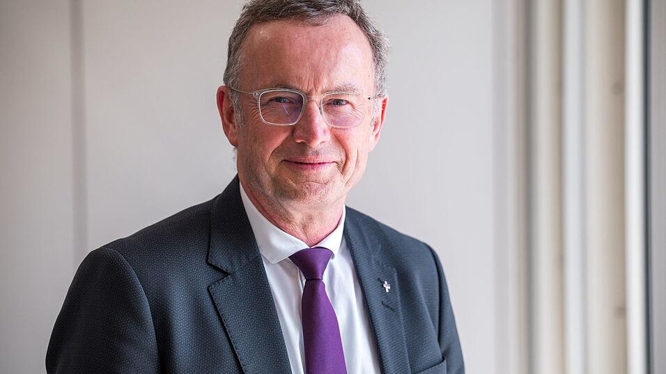 Bayerns evangelischer Landesbischof Christian Kopp wird am Reformationstag in Kitzingen predigen. (Archivbild)