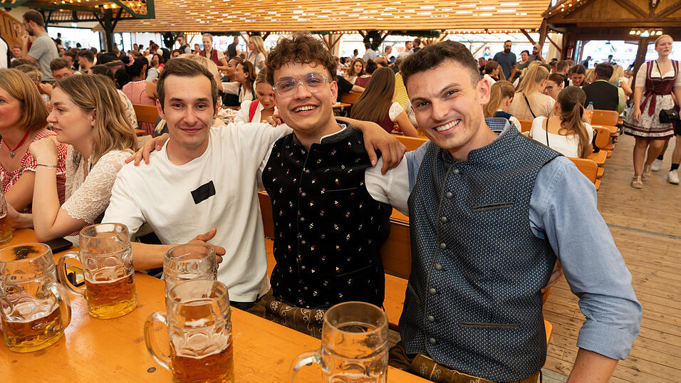 Die Partybilder vom Sonntag, 11. August 2024, aus dem Festzelt Nothaft. Die Partybilder vom Sonntag, 11. August 2024, aus dem Festzelt Nothaft.
