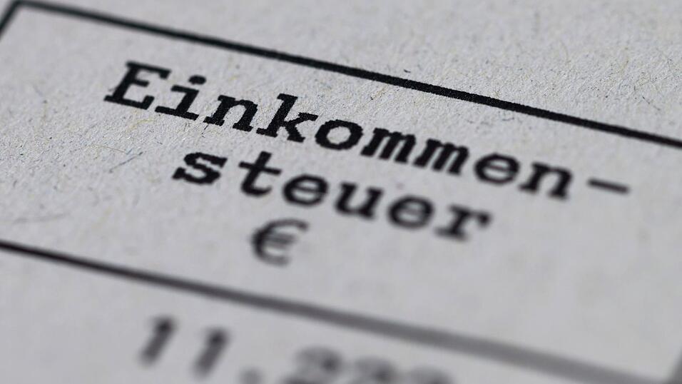 Unter anderem Profisportvereine müssen womöglich höhere Steuern zahlen. (Illustration) Unter anderem Profisportvereine müssen womöglich höhere Steuern zahlen. (Illustration)