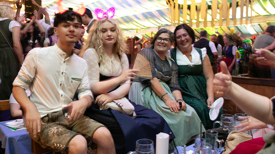 Die Partybilder vom Freitag, 8. August, aus dem Festzelt Wenisch. Die Partybilder vom Freitag, 8. August, aus dem Festzelt Wenisch.