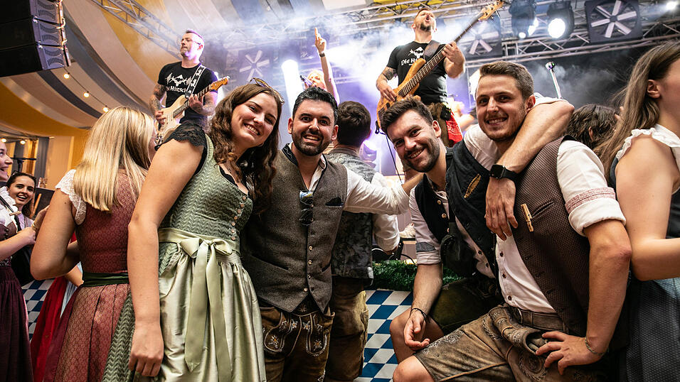 Die Partybilder vom Freitag, 8. August, aus dem Festzelt Reisinger. Die Partybilder vom Freitag, 8. August, aus dem Festzelt Reisinger.
