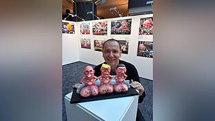 Pointiert und provokant, subversiv, emotional und klar, bösartig und witzig - die Schau des Künstlers Jacques Tilly ist mit dem Titel „Gegen Machtmissbrauch mit Humor“ überschrieben. Pointiert und provokant, subversiv, emotional und klar, bösartig und witzig - die Schau des Künstlers Jacques Tilly ist mit dem Titel „Gegen Machtmissbrauch mit Humor“ überschrieben.