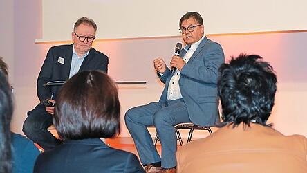 B&uuml;rgermeister Lauri Seidl stellte sich den Fragen. Die meisten wurden schon vor dem Abend gesammelt.