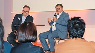 Bürgermeister Lauri Seidl stellte sich den Fragen. Die meisten wurden schon vor dem Abend gesammelt. Bürgermeister Lauri Seidl stellte sich den Fragen. Die meisten wurden schon vor dem Abend gesammelt.