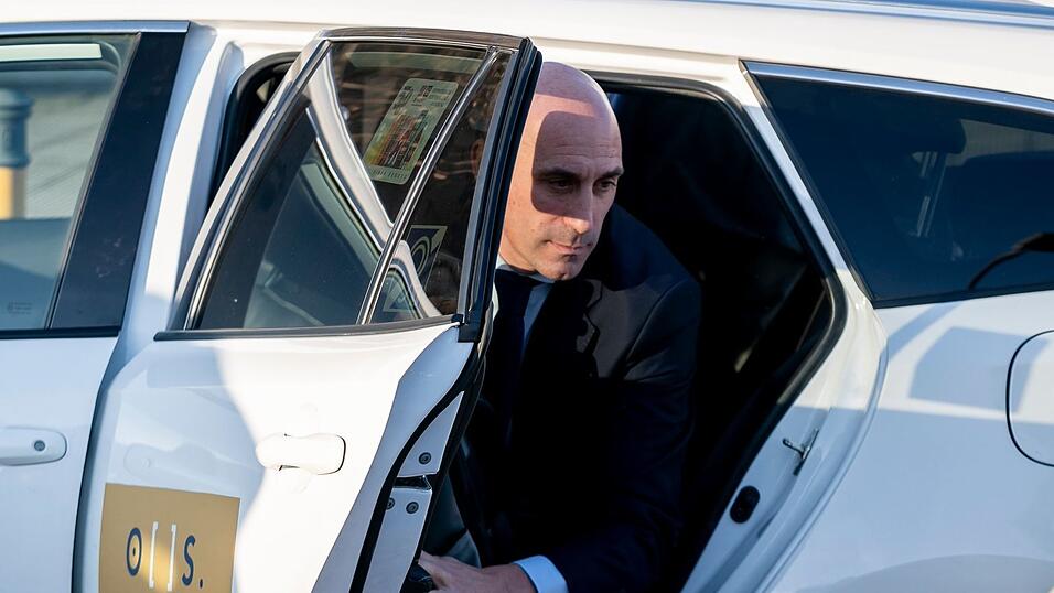 Rubiales beteuert weiterhin seine Unschuld. Rubiales beteuert weiterhin seine Unschuld.
