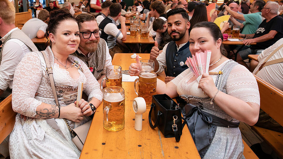 Das sind die Partybilder vom Dienstag, 12. August, aus dem Festzelt Nothaft. Das sind die Partybilder vom Dienstag, 12. August, aus dem Festzelt Nothaft.