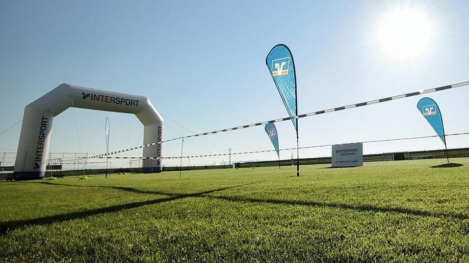 Wer beim „Backyard-Lauf“ innerhalb einer Stunde ins Ziel kommt, ist eine Runde weiter. Wer beim „Backyard-Lauf“ innerhalb einer Stunde ins Ziel kommt, ist eine Runde weiter.