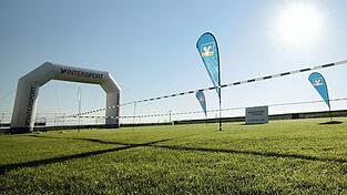 Wer beim „Backyard-Lauf“ innerhalb einer Stunde ins Ziel kommt, ist eine Runde weiter. Wer beim „Backyard-Lauf“ innerhalb einer Stunde ins Ziel kommt, ist eine Runde weiter.