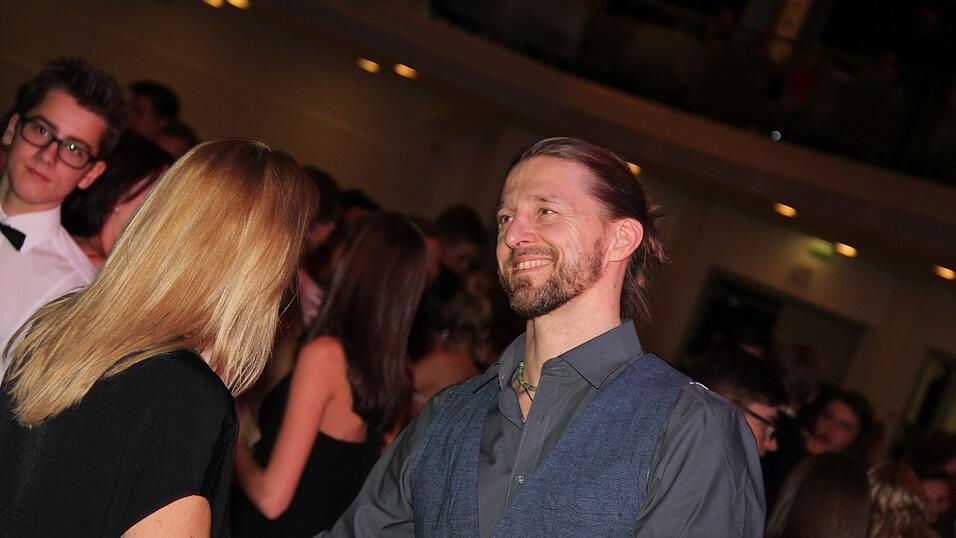 Die Bilder vom Abschlussball der Tanzschule Seidel in der Fraunhofer-Halle am 28. November. Die Bilder vom Abschlussball der Tanzschule Seidel in der Fraunhofer-Halle am 28. November.