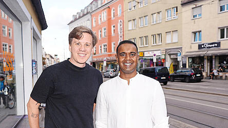 Die Buchautoren und Ex-Kiffer Moritz Berg (l.) und John Pommes in ihrem Heimatviertel Giesing