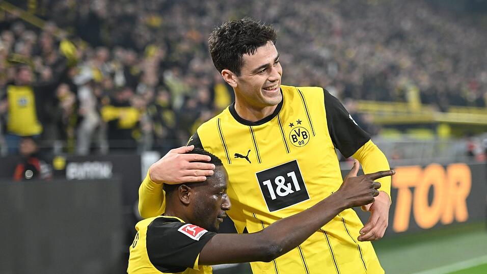 BVB-Stürmer Serhou Guirassy (l.) nimmt Union Berlin quasi im Alleingang auseinander.