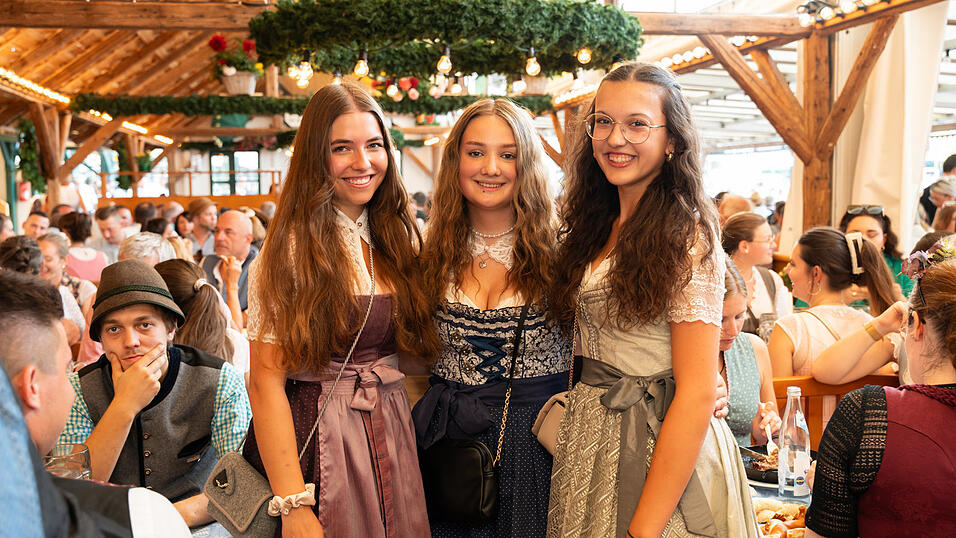 Die Partybilder vom Montag, 12. August 2024, aus dem Festzelt Nothaft. Die Partybilder vom Montag, 12. August 2024, aus dem Festzelt Nothaft.