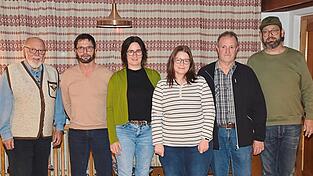 Die Faschingszeitungsschreiber haben die Stifte schon gespitzt. Wer was weiß: weitersagen. Von links: Gerd Wutz, Martin Maier, Steffi Porsch, Steffi Reindl, Herbert Kestler und Faschingspräsident Frank Gazinski.