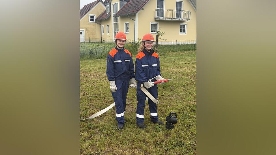 Marie und Lotte sind seit Februar Teil der Jugendfeuerwehr in Alteglofsheim.&nbsp;