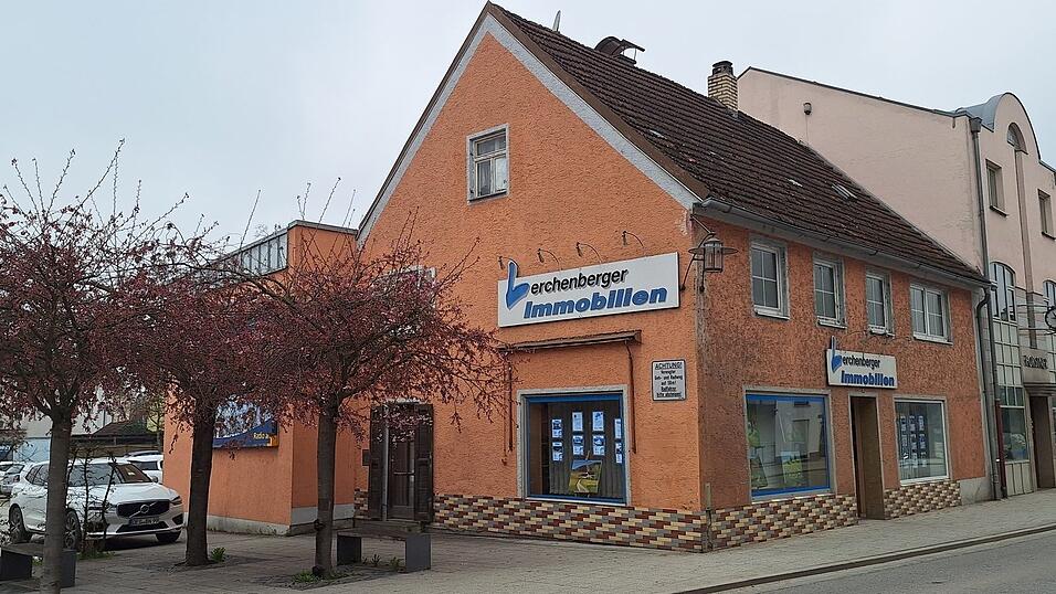 Dieses Gebäude in der Bahnhofstraße wird abgerissen und neu gebaut. Dieses Gebäude in der Bahnhofstraße wird abgerissen und neu gebaut.